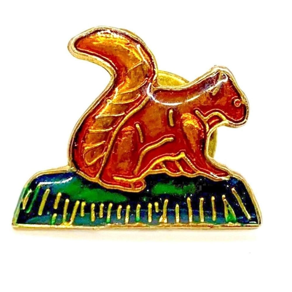 Brown Squirrel lapel pin, jacket, hat, vest, book bag pin,‎ animal lovers, outd